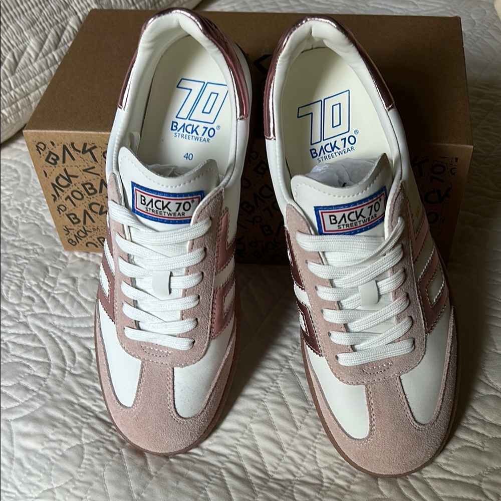 Back 70 White and Pink Sneakers